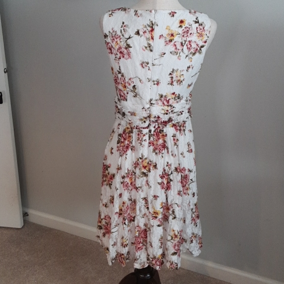 SALE Jessica Howard Floral and Lace Dress - Picture 5 of 10